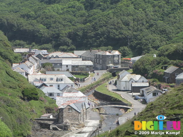 SX07322 Boscastle from Penally Point